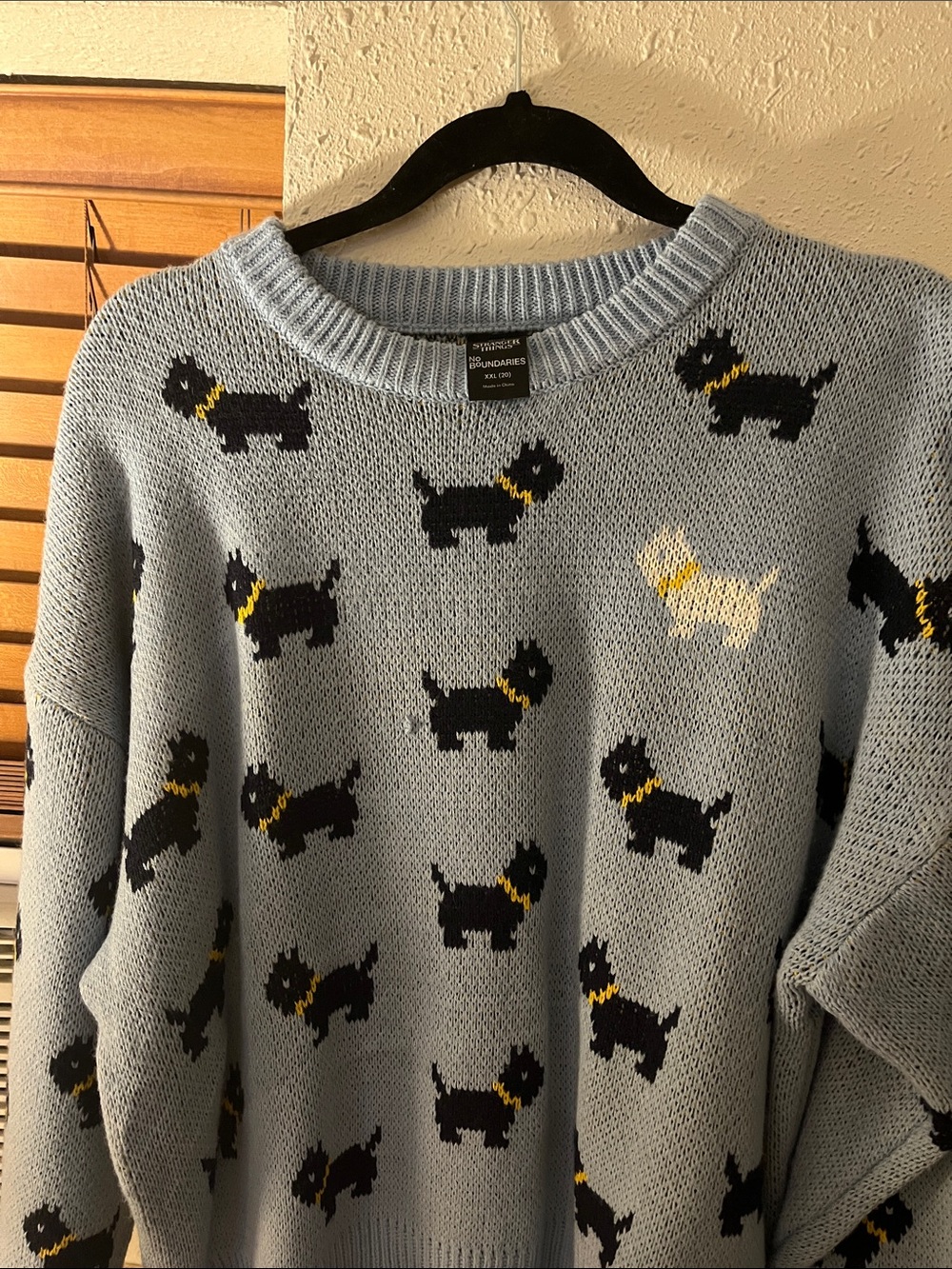 Light Blue Crewneck Sweater with Dog Motif - Unknown Brand